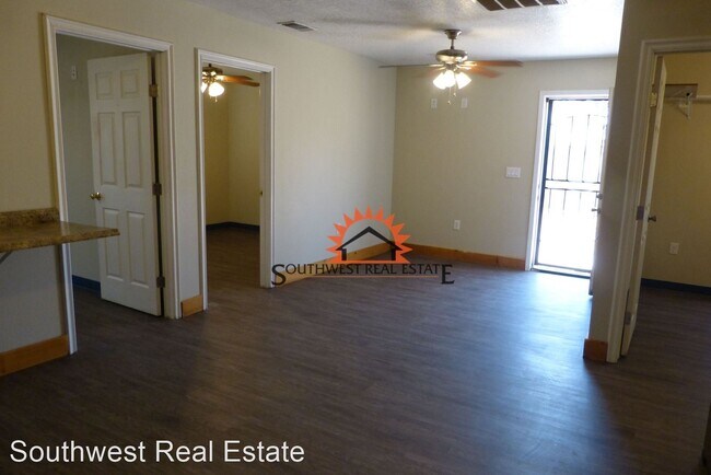 Building Photo - 4 br, 1 bath House - 2400 W. Grand