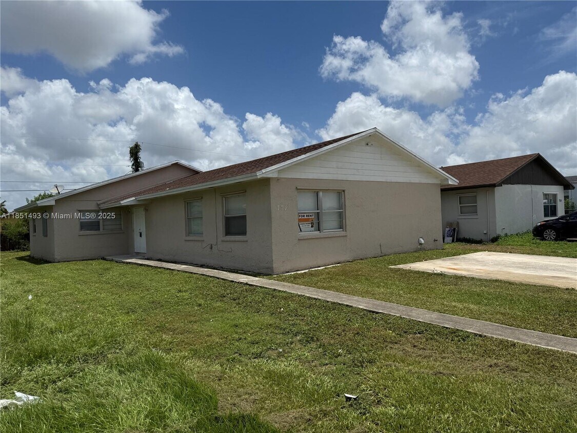 Foto principal - 772 NW 5th St