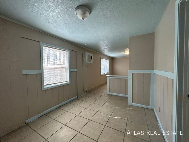 Building Photo - Studio Apartment In Raytown! Don’t miss ou...