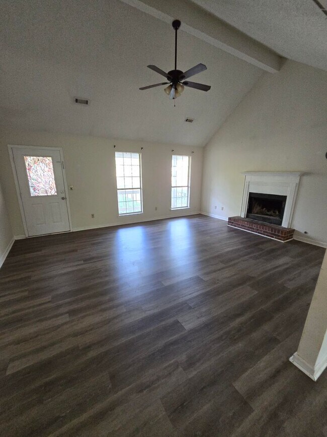 Building Photo - 5-30