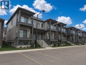 Building Photo - 205 W Oak Trl