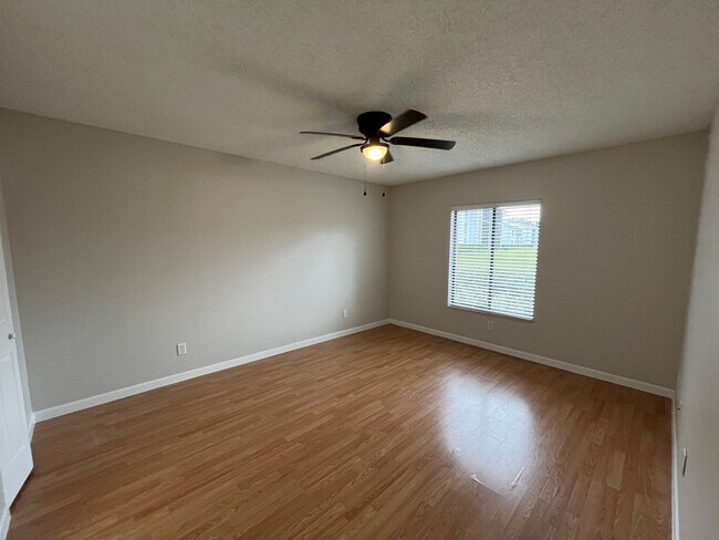 Building Photo - 2 bed 2 bath condo In east Orlando. Condo ...