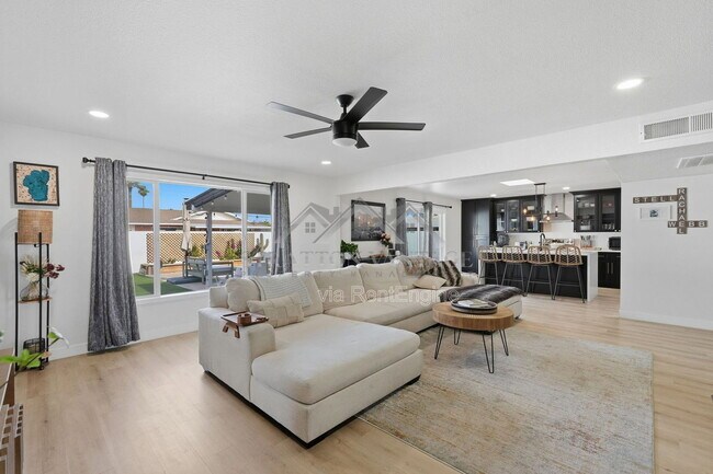 Foto del edificio - 8516 E Lewis Ave