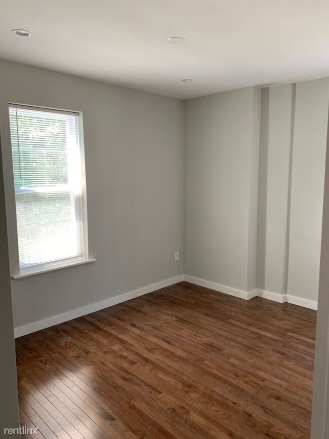 Building Photo - 2 br, 1 bath Apartment - 5408 Baltimore Ave
