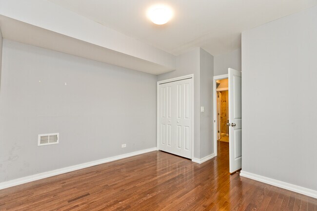 Foto del edificio - 2346 W 24th Pl