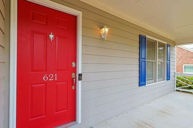 Building Photo - 621 Spy Glass Dr