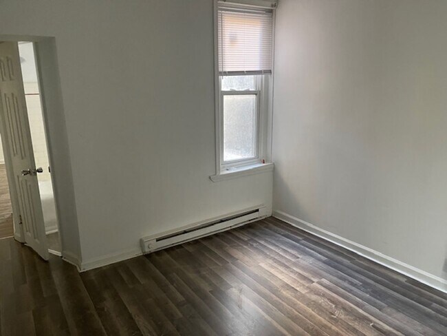 Building Photo - 2952 Kensington Ave