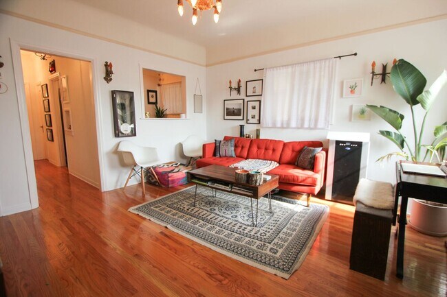 Foto del edificio - 3360 Descanso Dr