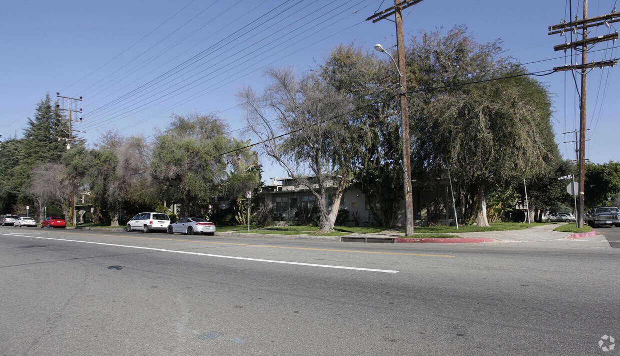 Foto principal - 5700 Hazeltine Ave