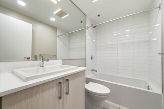 Bathroom #204 - Tour Sherbrooke