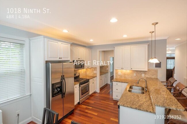 Building Photo - 1018 Ninth St. - Available Mid August