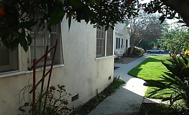 Building Photo - 11661 Magnolia Blvd