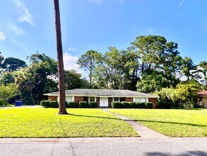 Building Photo - 5391 Golf Course Dr