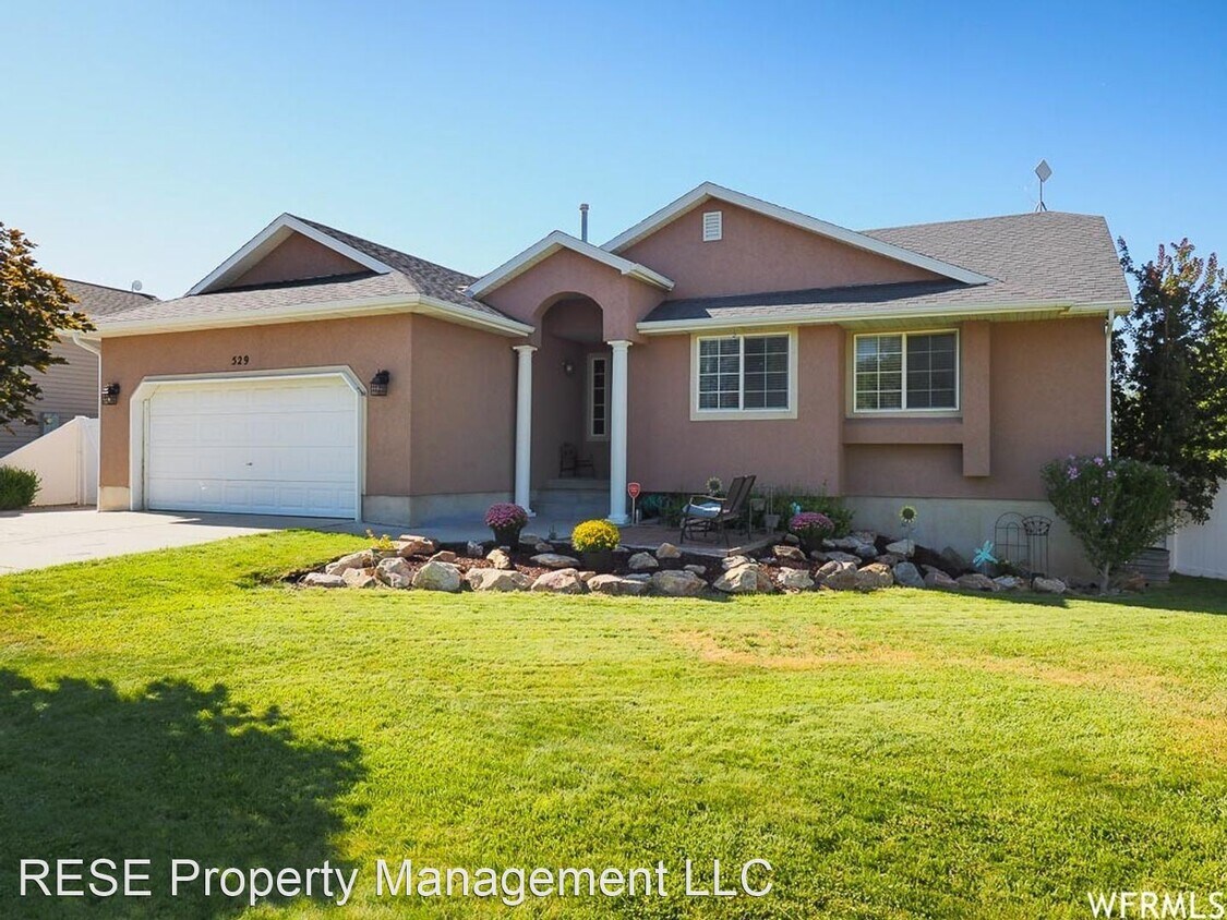 Primary Photo - 4 br, 3 bath House - 529 W 2540 N