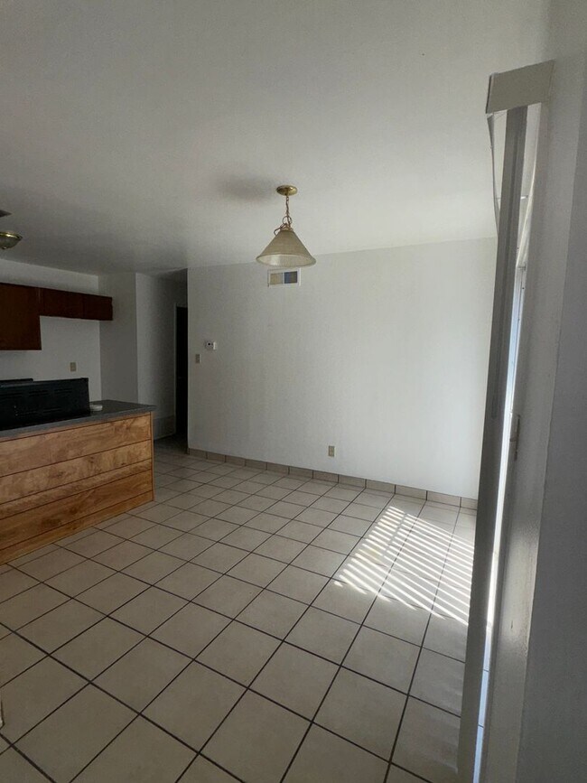 Building Photo - Ellenwood Duplex