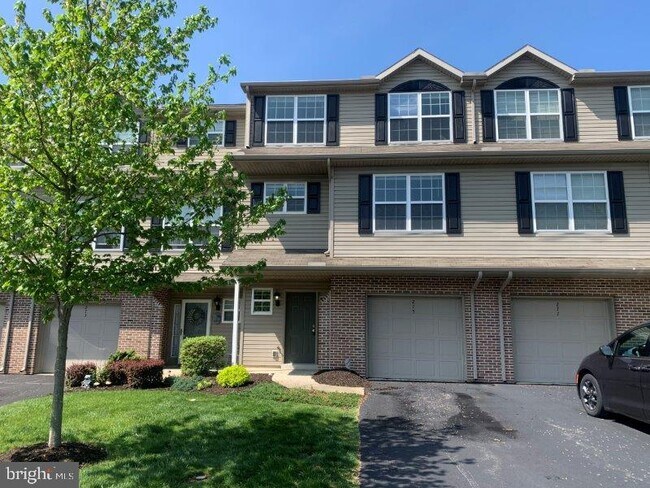 Building Photo - 275 Thrush Dr