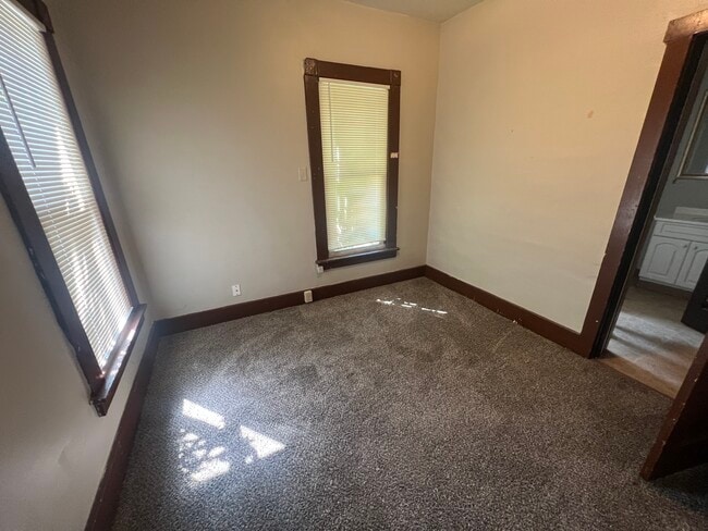 Building Photo - 632 Miami St