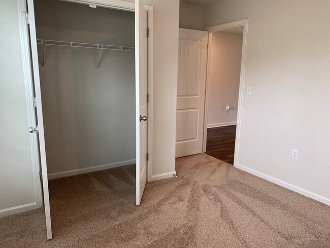 Foto del edificio - 397 Aubrey Woods Dr