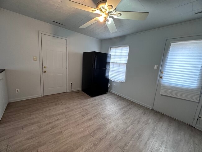 Building Photo - 1504 Edgewood-