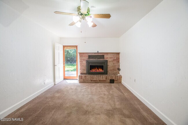 Building Photo - 637 E Zuni Dr