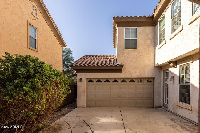 Building Photo - 2051 E Carla Vista Dr