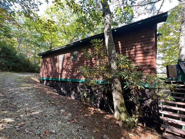 Building Photo - Nice Mountain Home