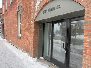 Building Photo - 109 Main St