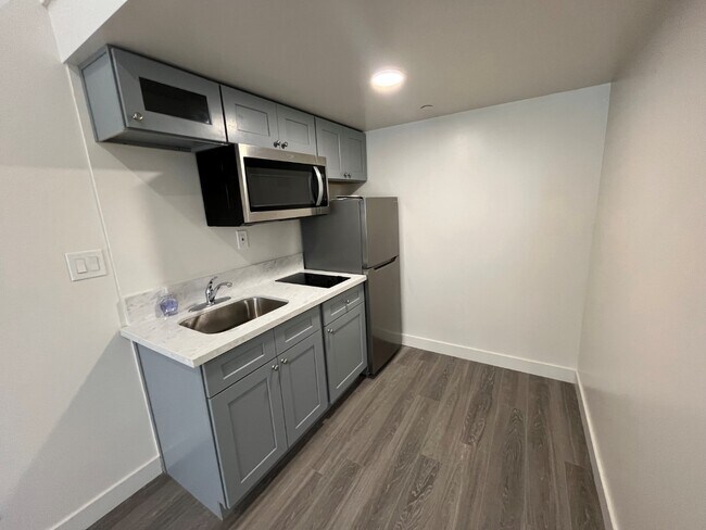 Building Photo - 138 Unit 1