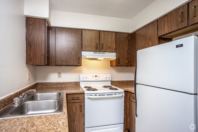 1BR, 1BA - Stonewood/515 SF - The Pointe at Cedar Rapids