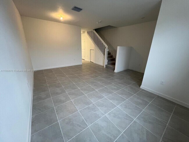 Foto del edificio - 12204 NW 23rd Ave