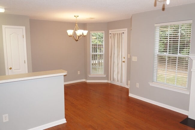 Foto del edificio - Rare 2 bedroom 2.5 bath Townhome located in Fox Creek