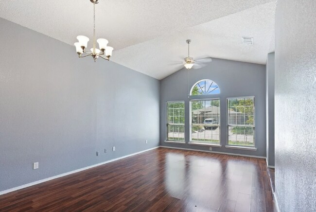 Foto del edificio - 7953 Gardengate Ln
