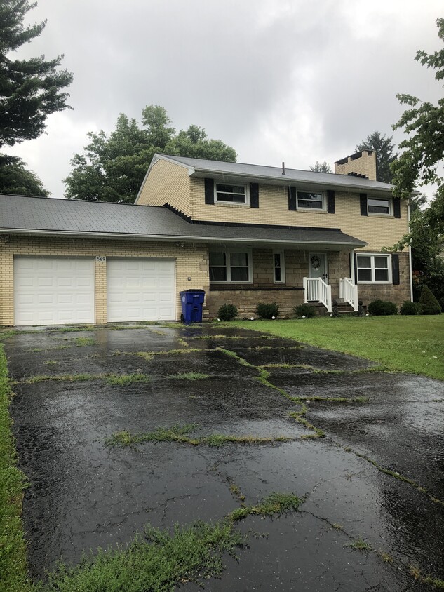 Front view - 569 Hill Blvd