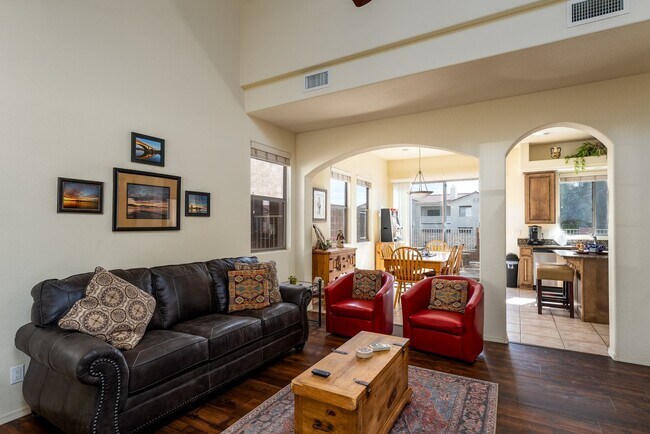 Foto del edificio - Gated Community 2 Bed/2 Bath Condo Furnished Long term Boat deep garage
