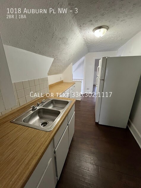 Foto del edificio - Two bedroom one bathroom second level apar...