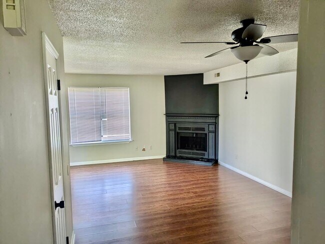 Foto del edificio - 143 Montague Dr