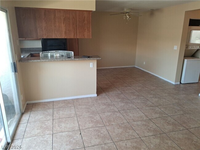 Foto del edificio - 7300 W Pirates Cove Rd