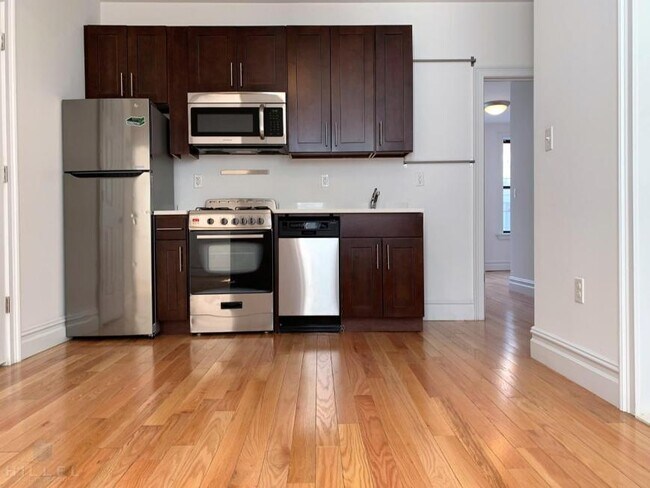 Foto del edificio - 2 bedroom in ASTORIA NY 11106
