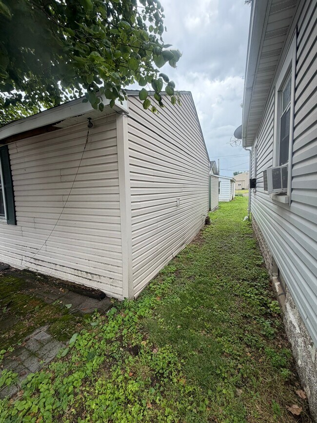 Building Photo - 707 N Delmar Ave