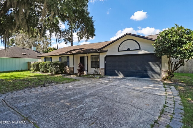 Building Photo - 10460 Roxbury Ln