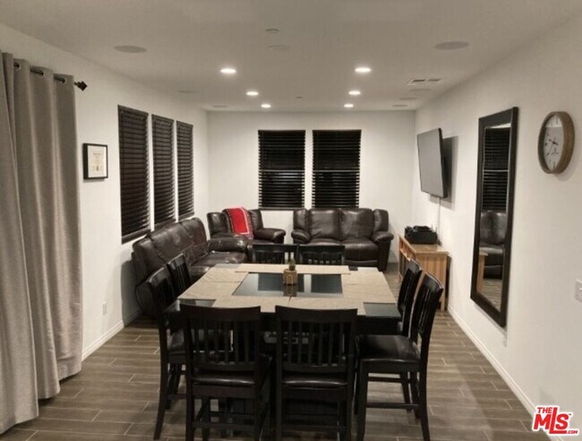 Foto del edificio - 13002 Lily Pl