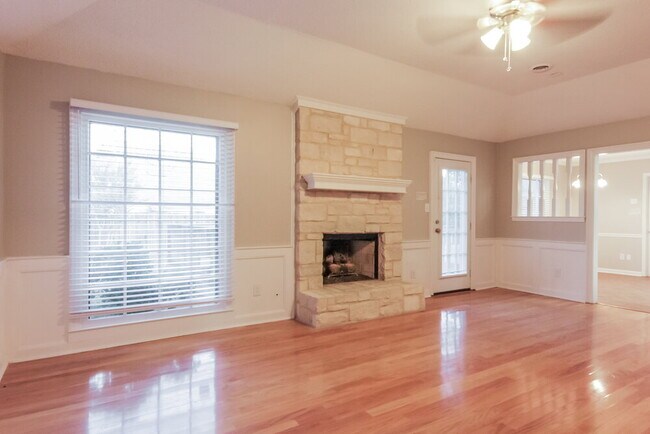 Building Photo - 4134 Glenroy Dr