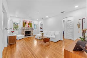 Building Photo - 1100 El Rado St