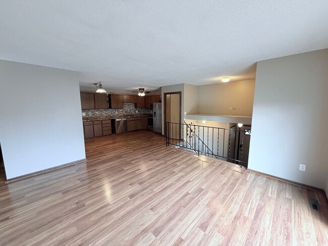 Building Photo - Versatile Oakdale Home Featuring 2 Kitchens, Sun Deck & Mother-in-Law Suite!