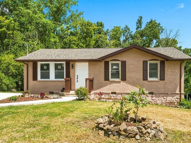 Building Photo - 613 Maclaurin Ct