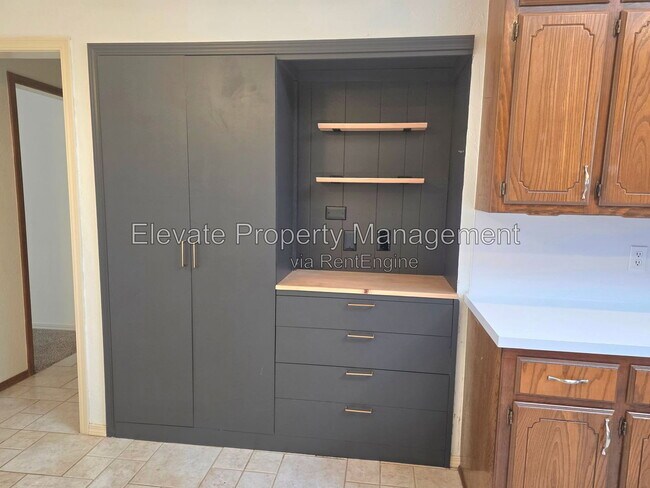 Building Photo - 1204 SW 128th St