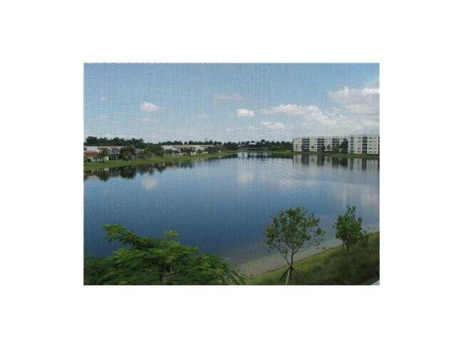 Foto del edificio - 10700 NW 66th St