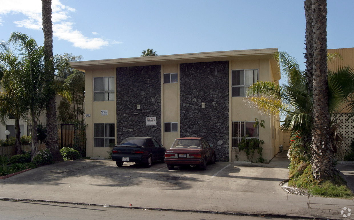 Foto del edificio - San Diego Apartments