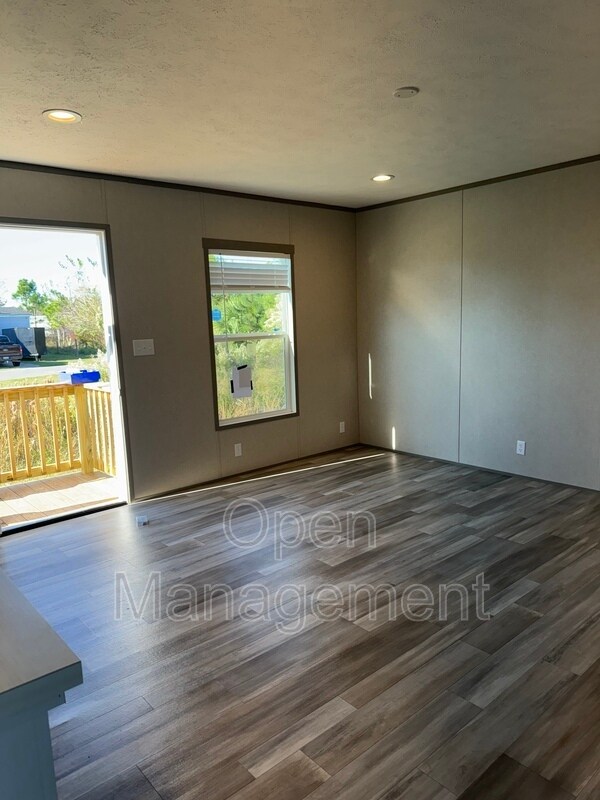 Building Photo - 518 Everitt Ave