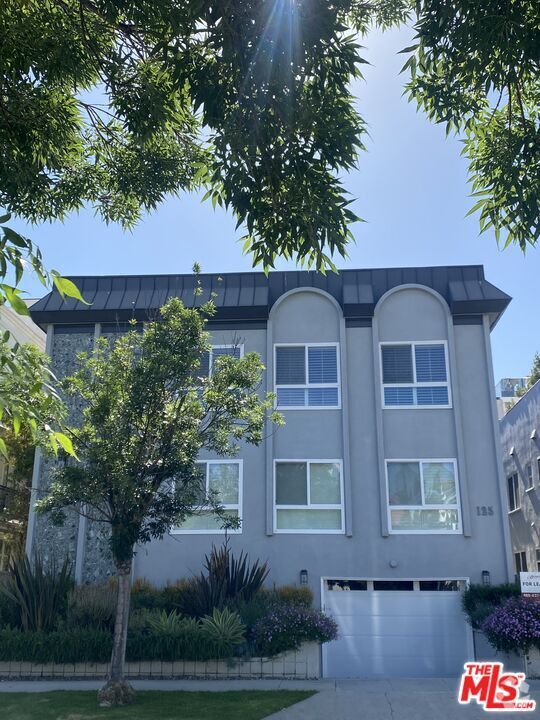 Building Photo - 125 S Elm Dr